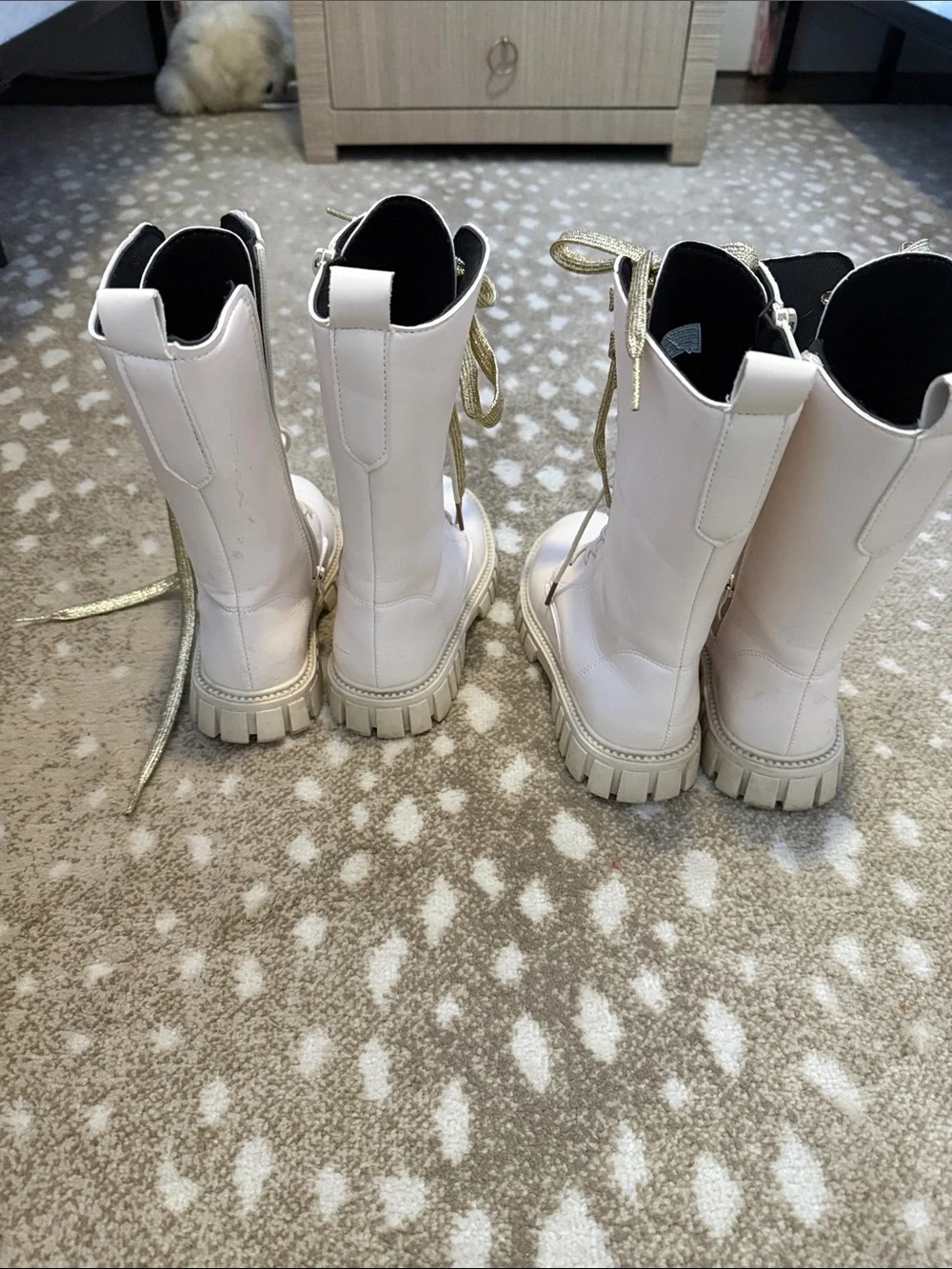 K-pop demon hunters Kids Cream Combat Boots with Gold Laces size 31 12.5/13/1 - Picture 2 of 5